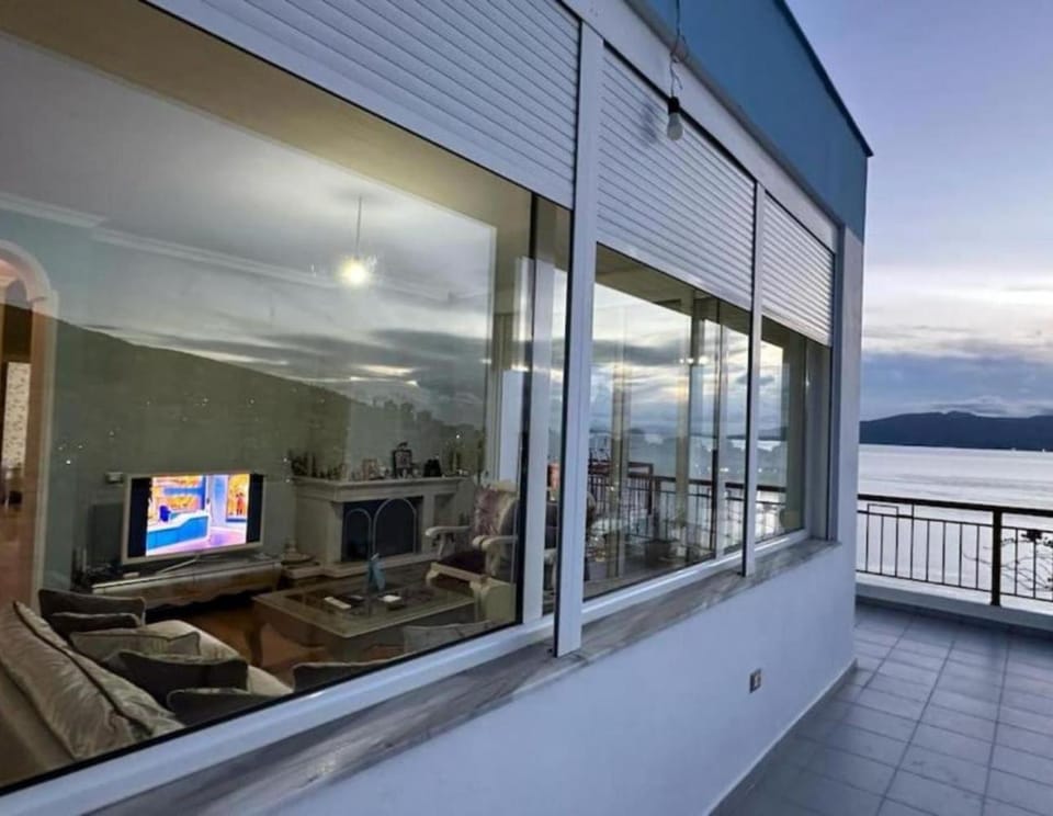 Property building, Day, TV and multimedia, View (from property/room), Balcony/Terrace, Sea view