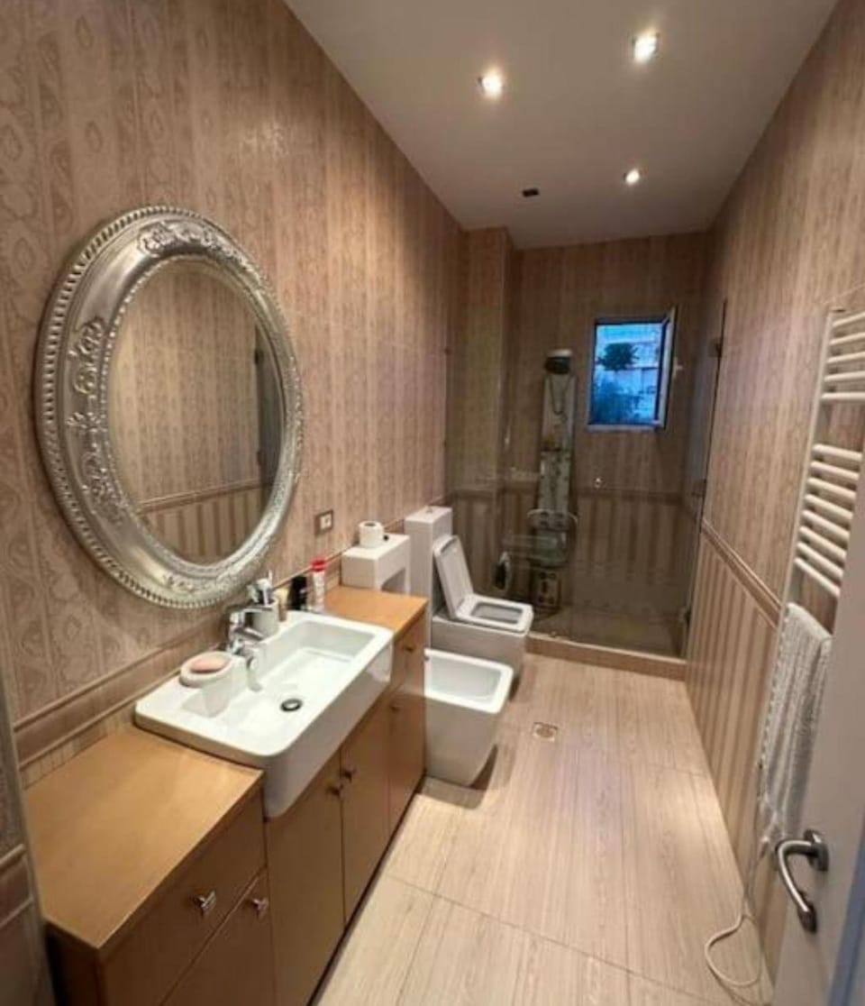 Toilet, Bathroom, towels