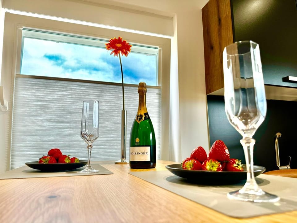 Food and drinks, Dining area, Food, Drinks, Alcoholic drinks