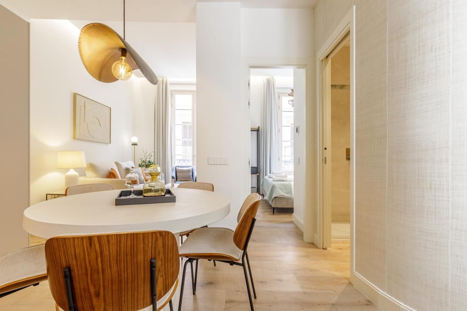 Bed, Living room, Photo of the whole room, Seating area, Dining area, Bedroom