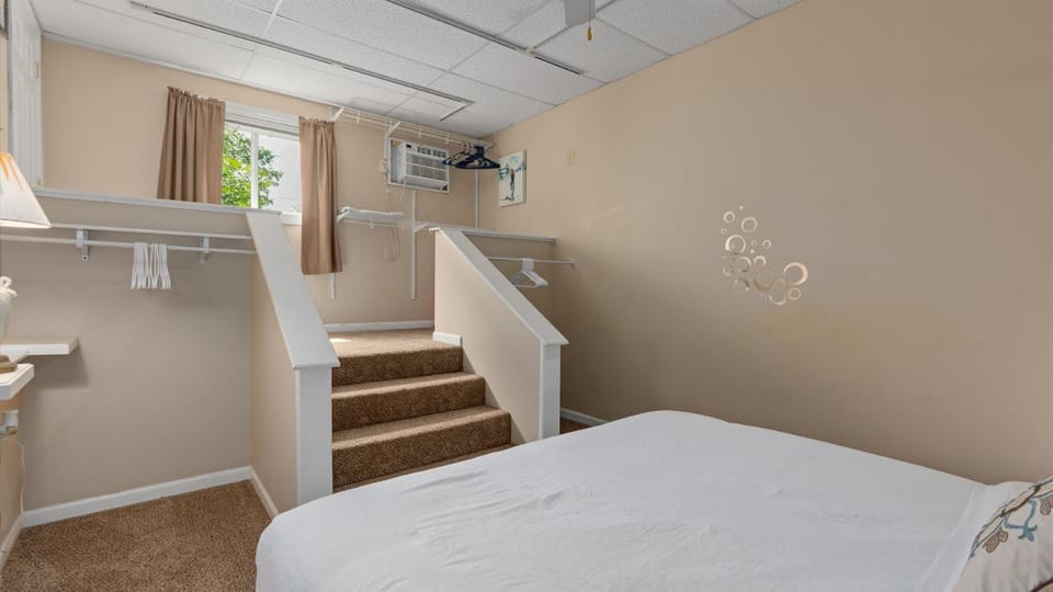 Bed, Bedroom, air conditioner