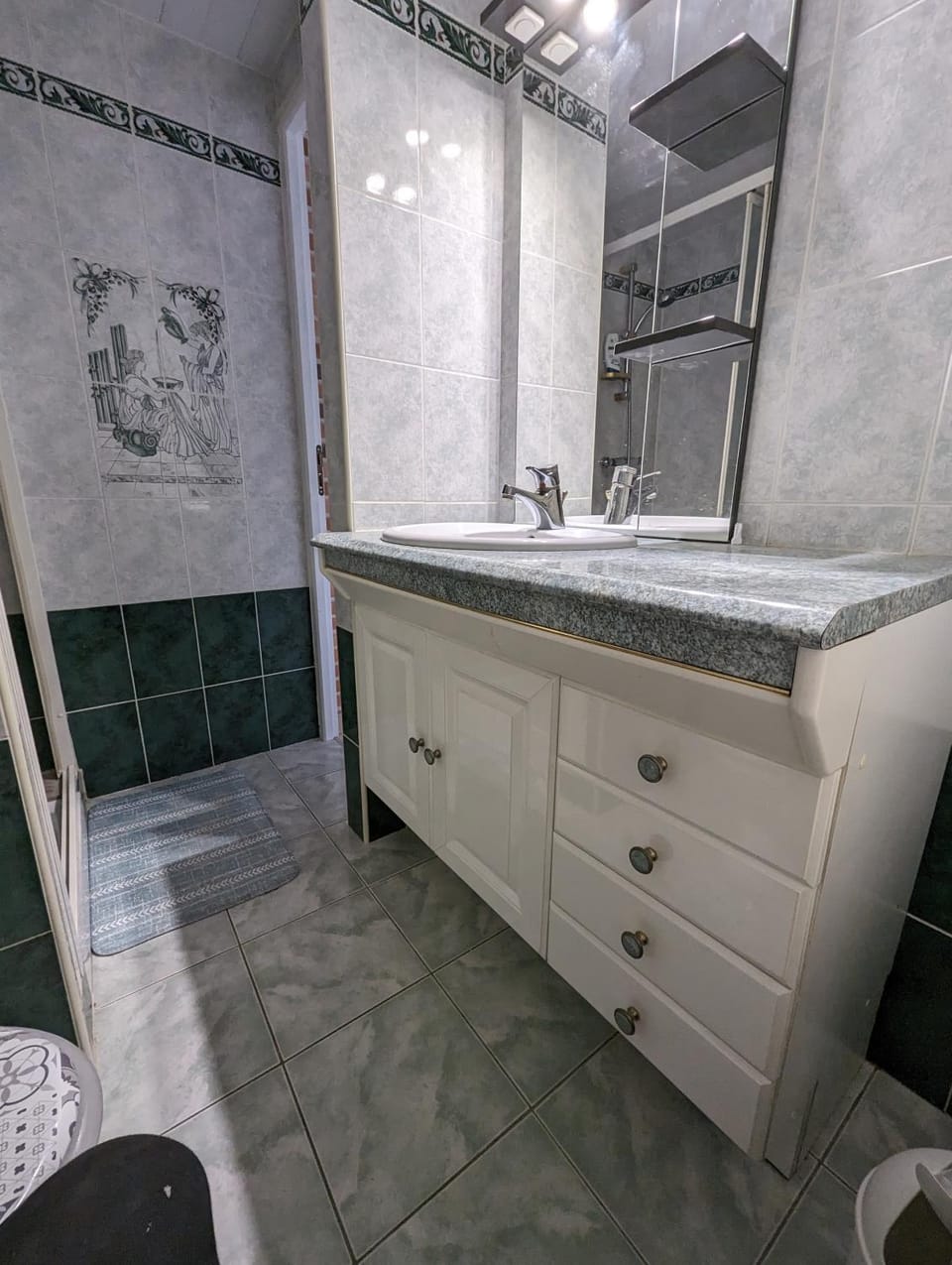 Shower, Toilet