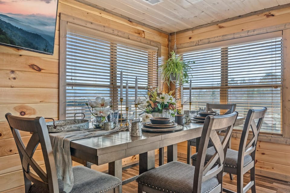 Smokies Treehouse Chalet in Sevierville