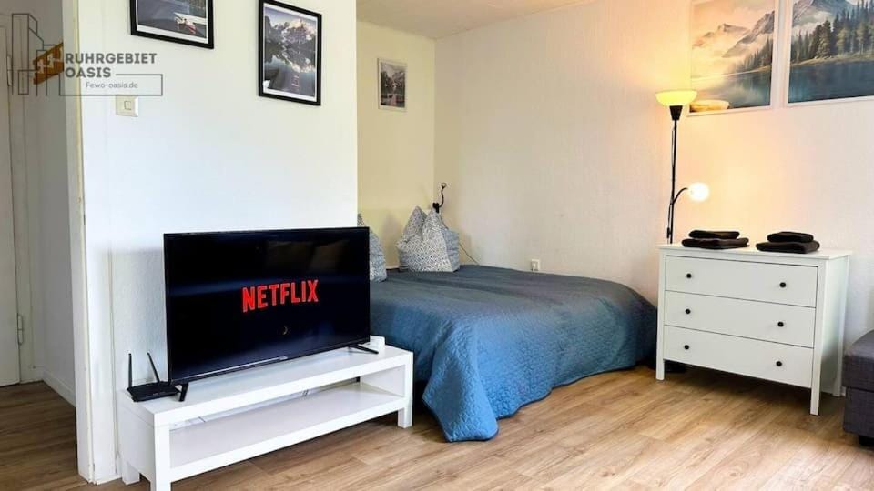 Bed, TV and multimedia, Bedroom