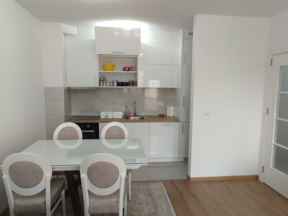 Kitchen or kitchenette, oven, stove