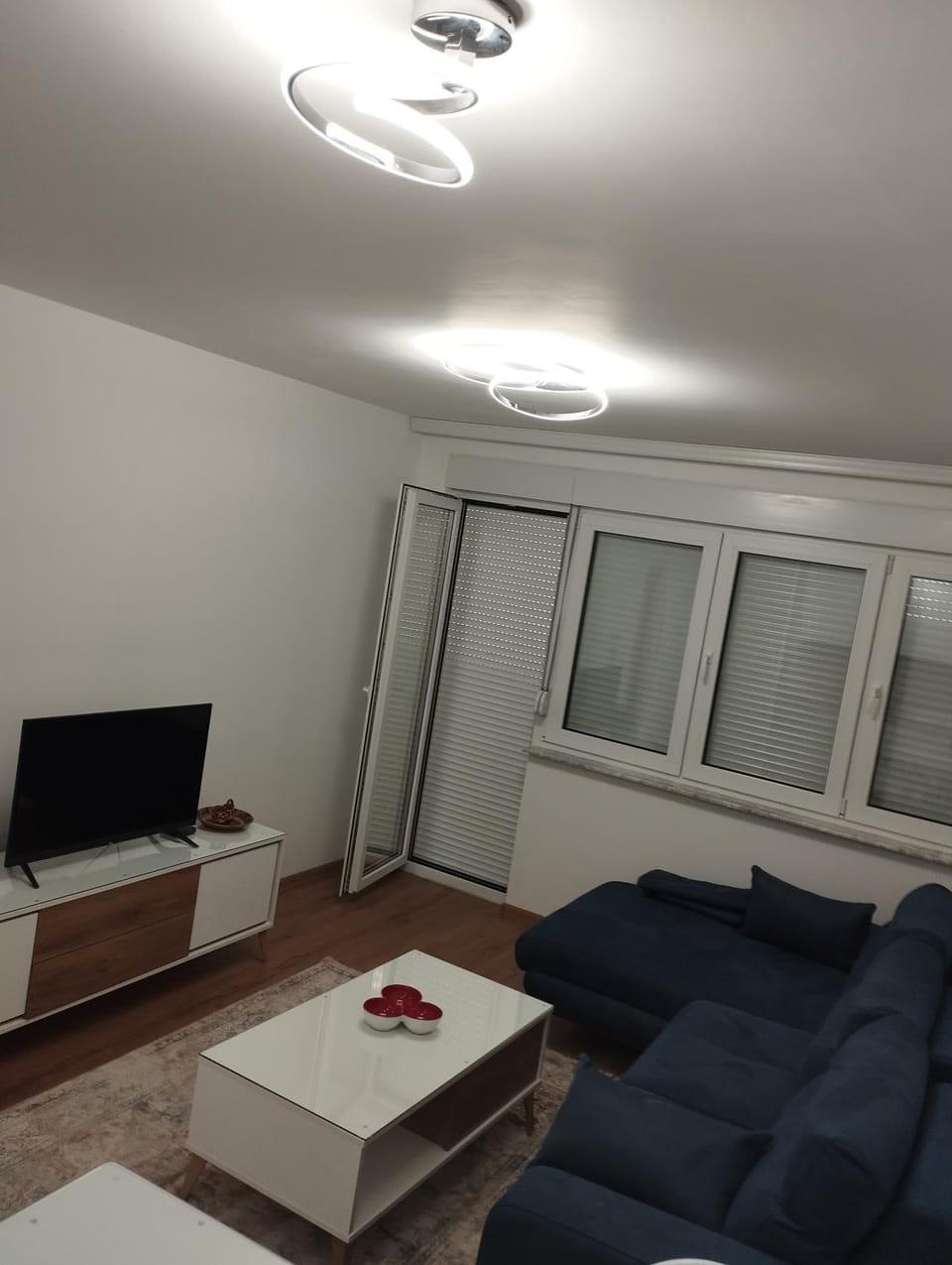TV and multimedia, Living room, Seating area, Evening entertainment