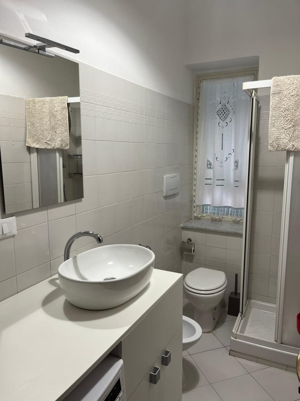Shower, Toilet, Bathroom, towels