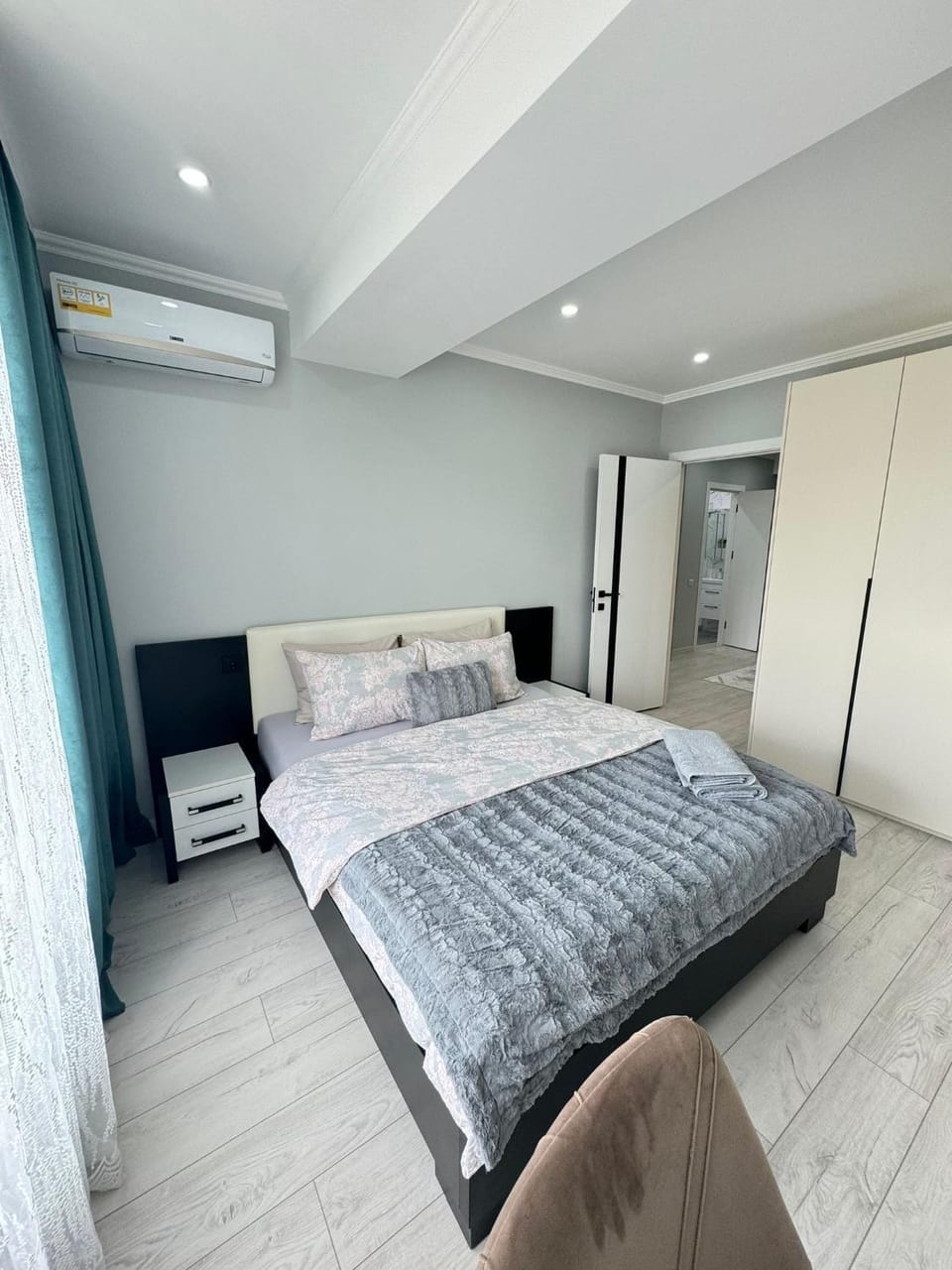 Bed, Photo of the whole room, Bedroom, wardrobe, air conditioner