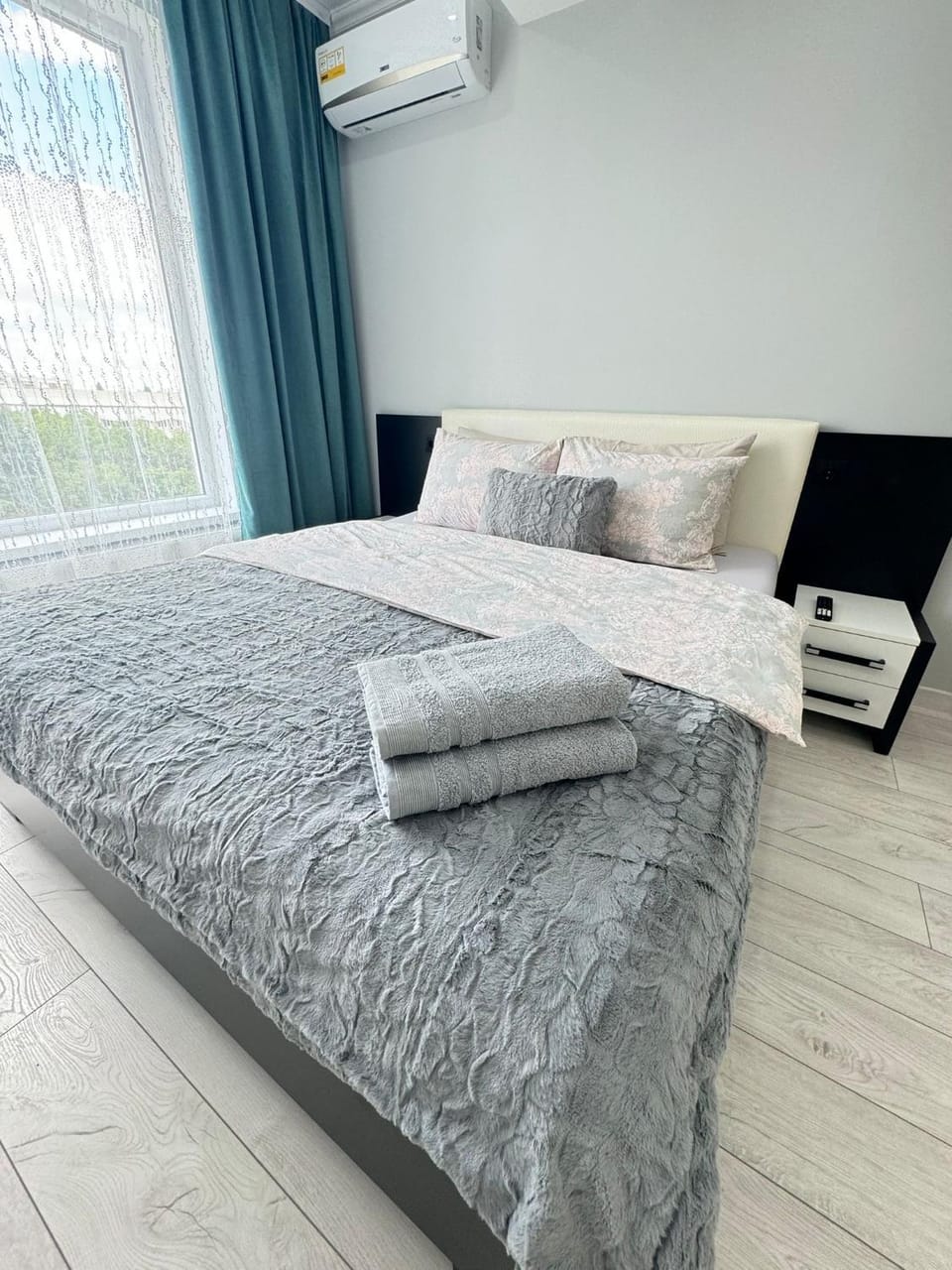 Bed, Photo of the whole room, Bedroom, towels, air conditioner