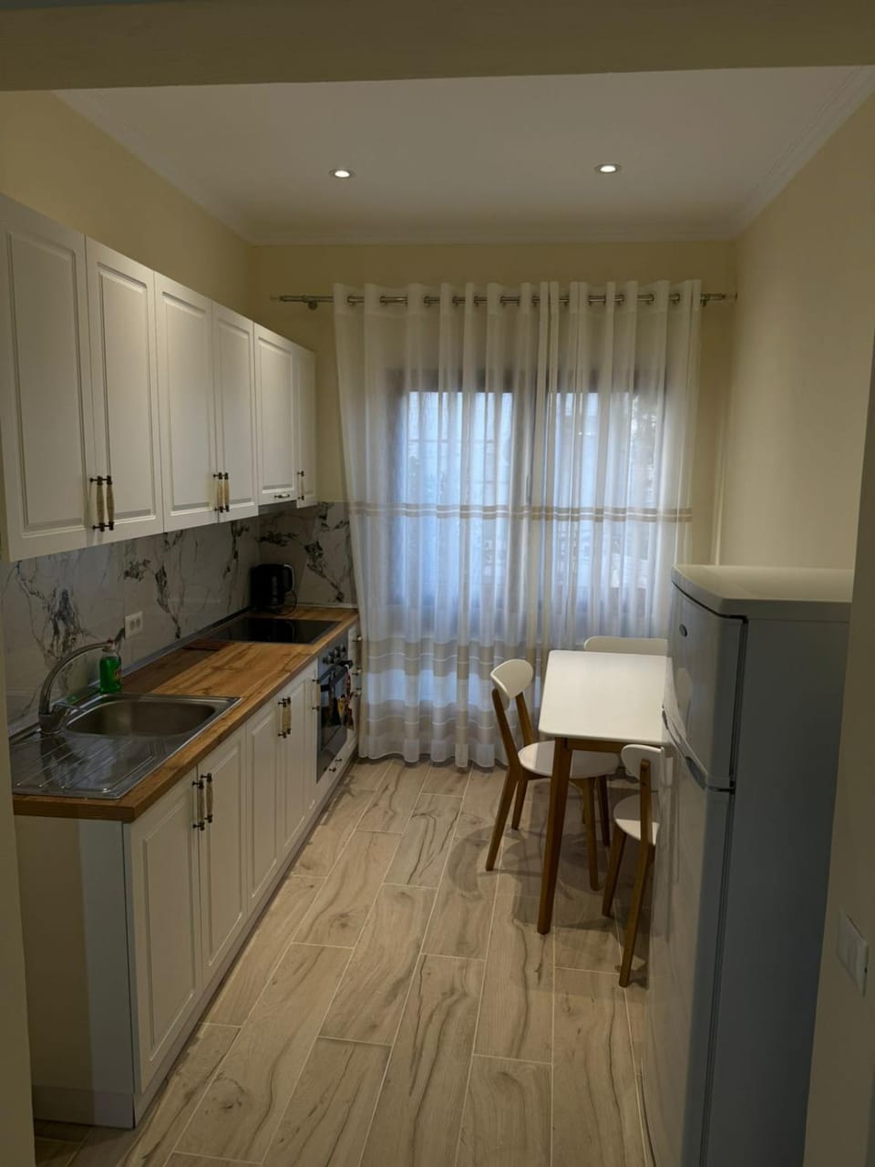 Dining area, kitchen