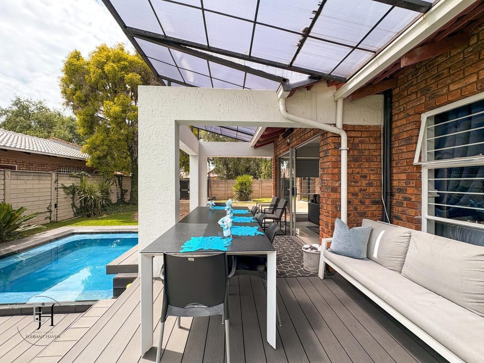 Seating area, Dining area, Pool view, Swimming pool