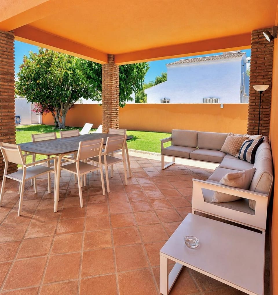chalet Junto a la playa con piscina privada, La Breña House in La Janda