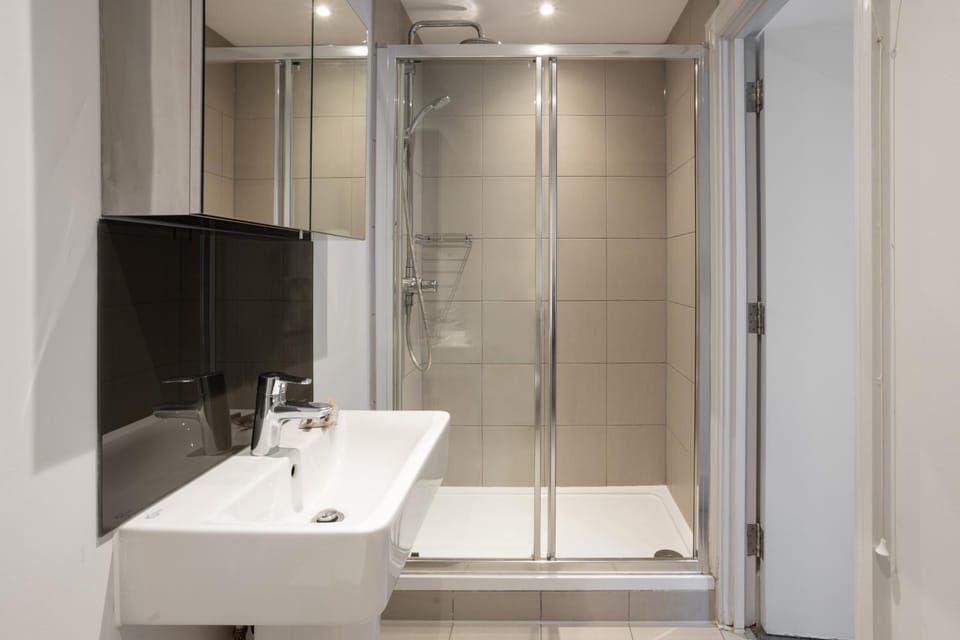 Shower, Bathroom, towels
