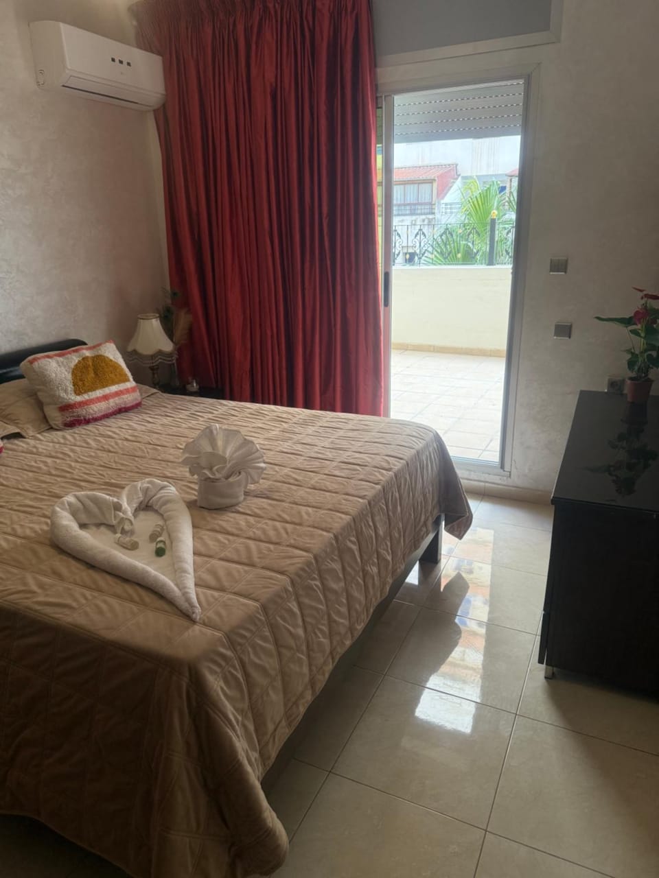 Spacious Appartment in the heart of Tangier with 2 living rooms, 2 bedrooms KING SIZE beds, 2 baths, 2 patios Apartment in Tangier