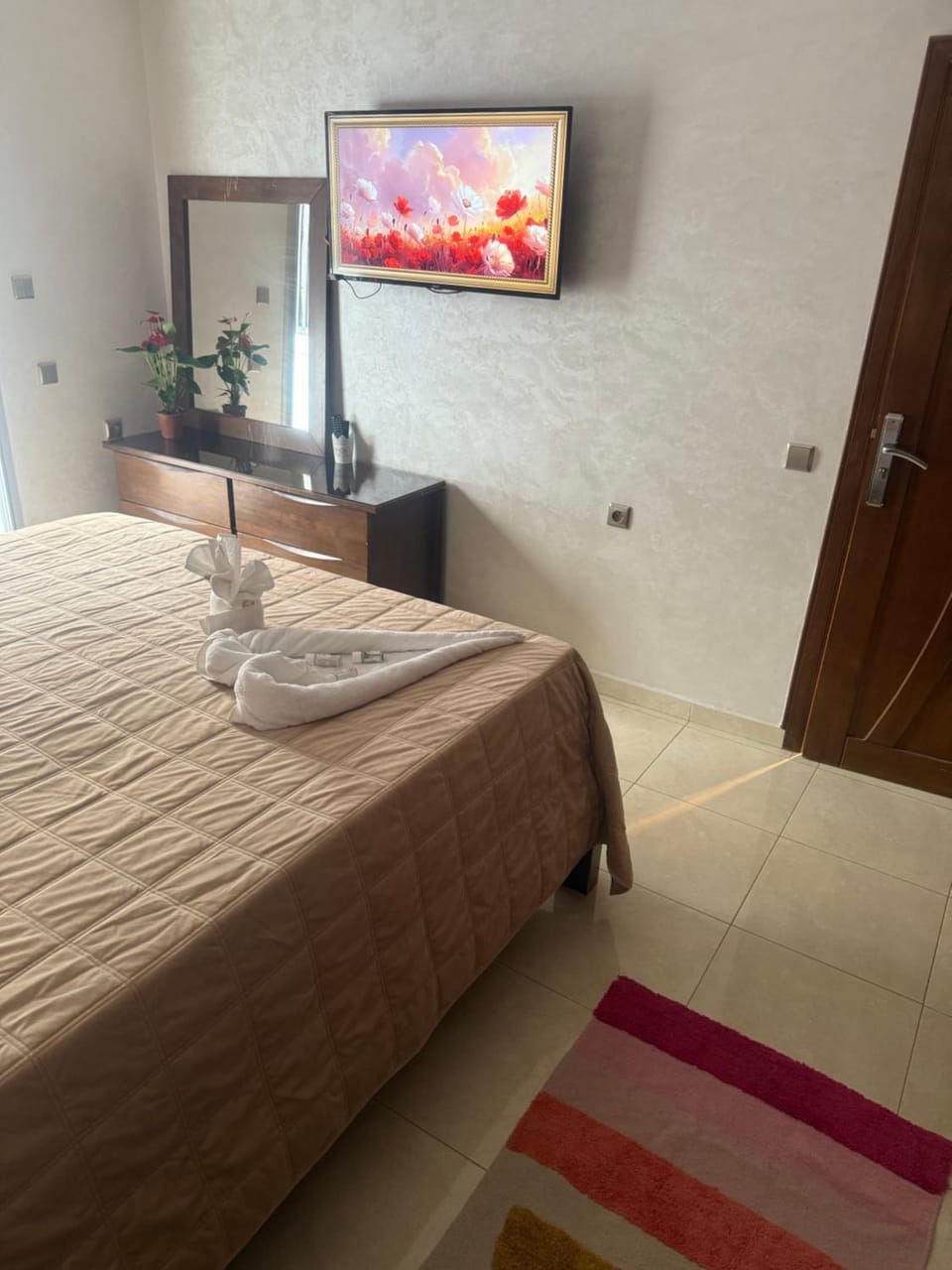 Spacious Appartment in the heart of Tangier with 2 living rooms, 2 bedrooms KING SIZE beds, 2 baths, 2 patios Apartment in Tangier