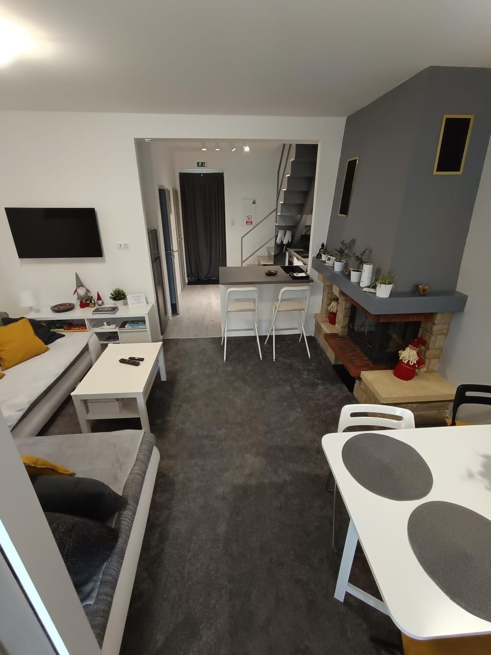 TV and multimedia, Kitchen or kitchenette, Living room, Seating area, Dining area, Evening entertainment