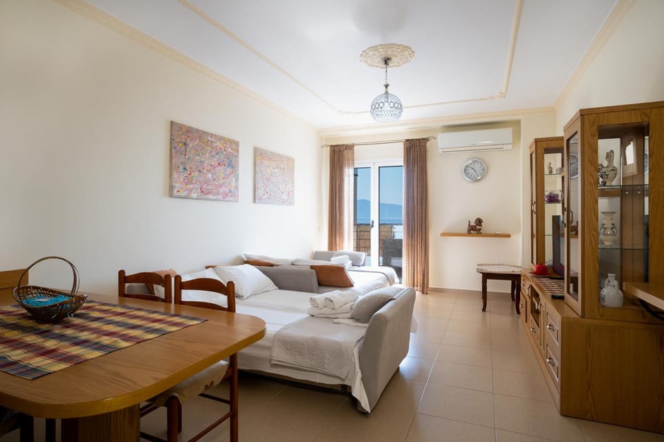 Deluxe Beachfront Apartment Apartment in Vlorë