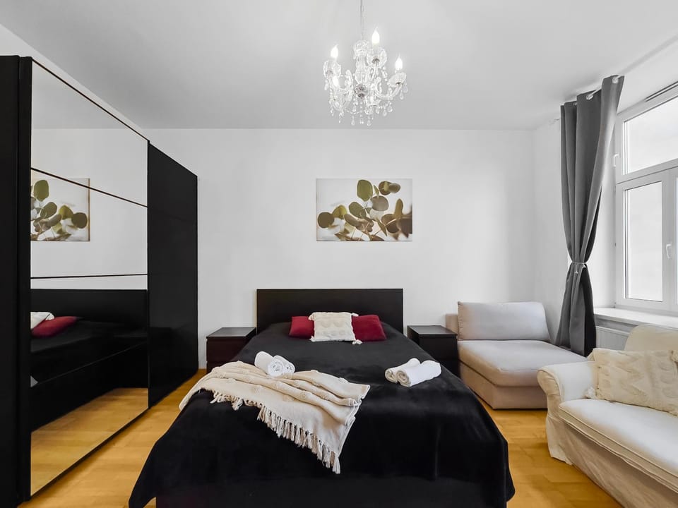Three-Bedroom Sanctuary, King-Size Beds Apartment in Vienna