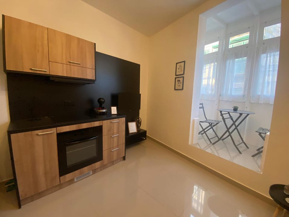 TV and multimedia, Kitchen or kitchenette, Living room, Seating area, Dining area, minibar, oven