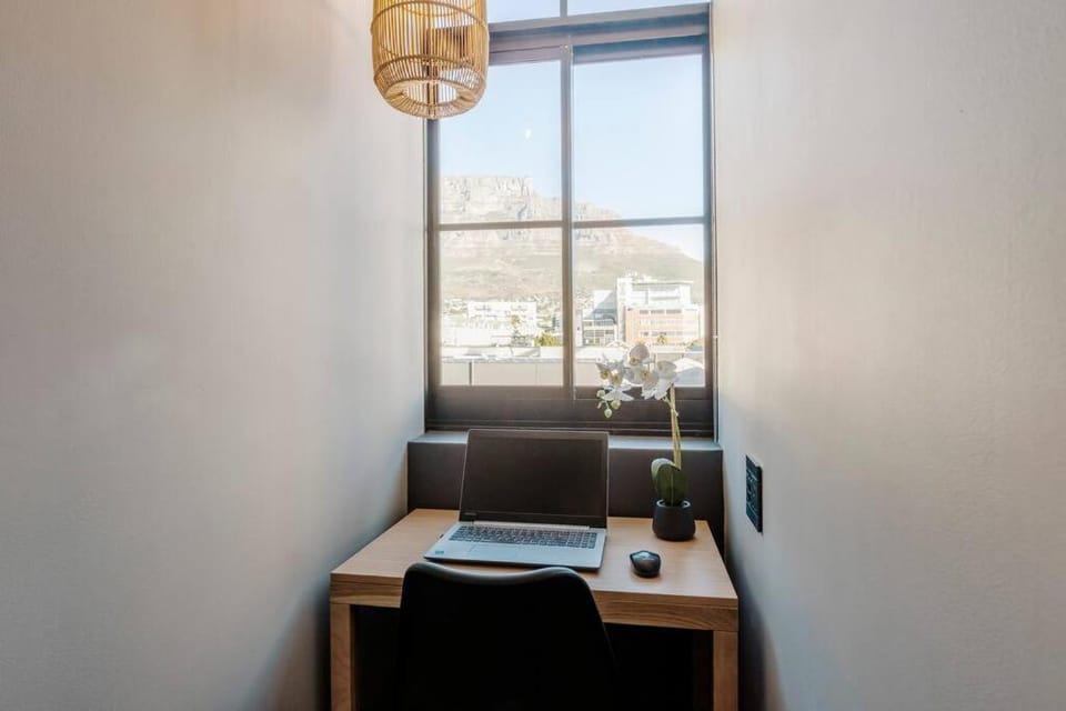 Comfy Studio - CoWorking - City Views Apartment in Cape Town