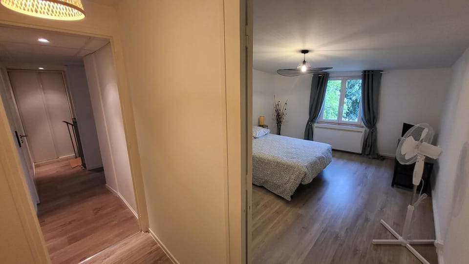 Bed, Photo of the whole room