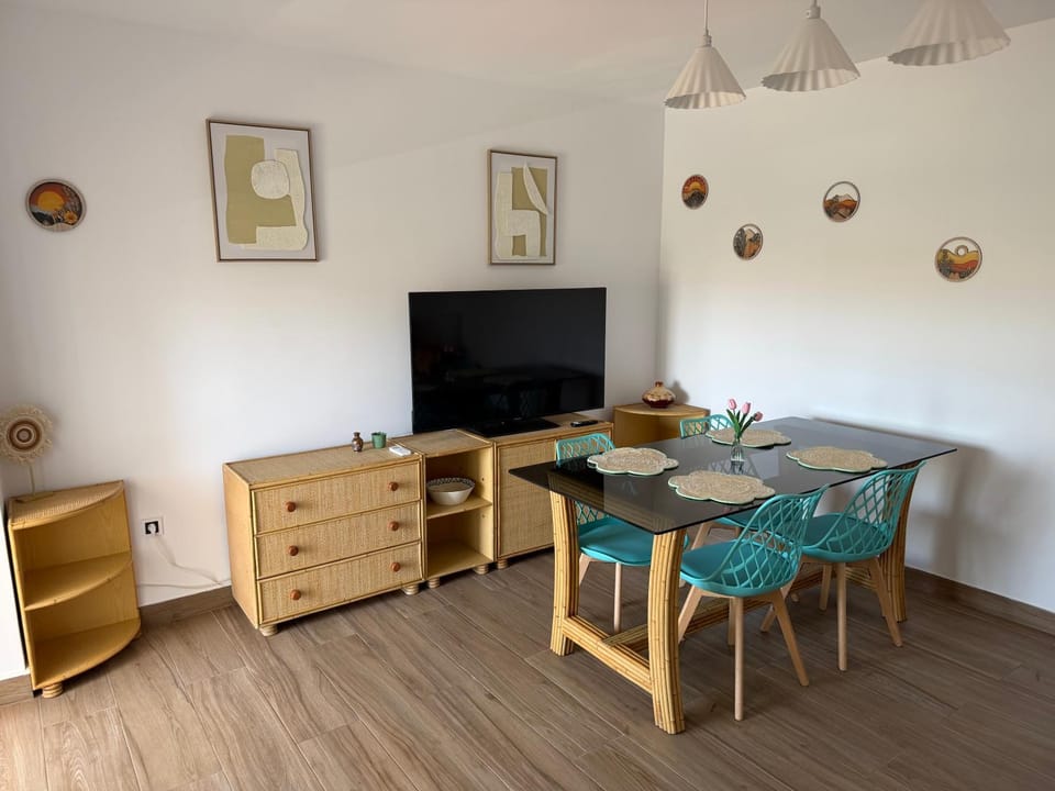 Apartamento en Calahonda, Urb Perla Andalucia recientemente reformado Apartment in Costa Tropical