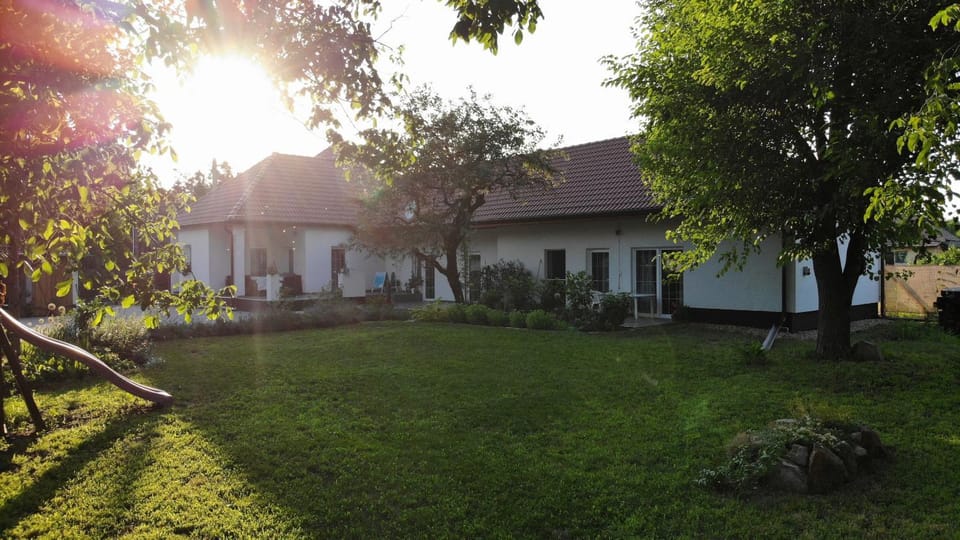 Property building, Day, Garden, Garden, Garden view
