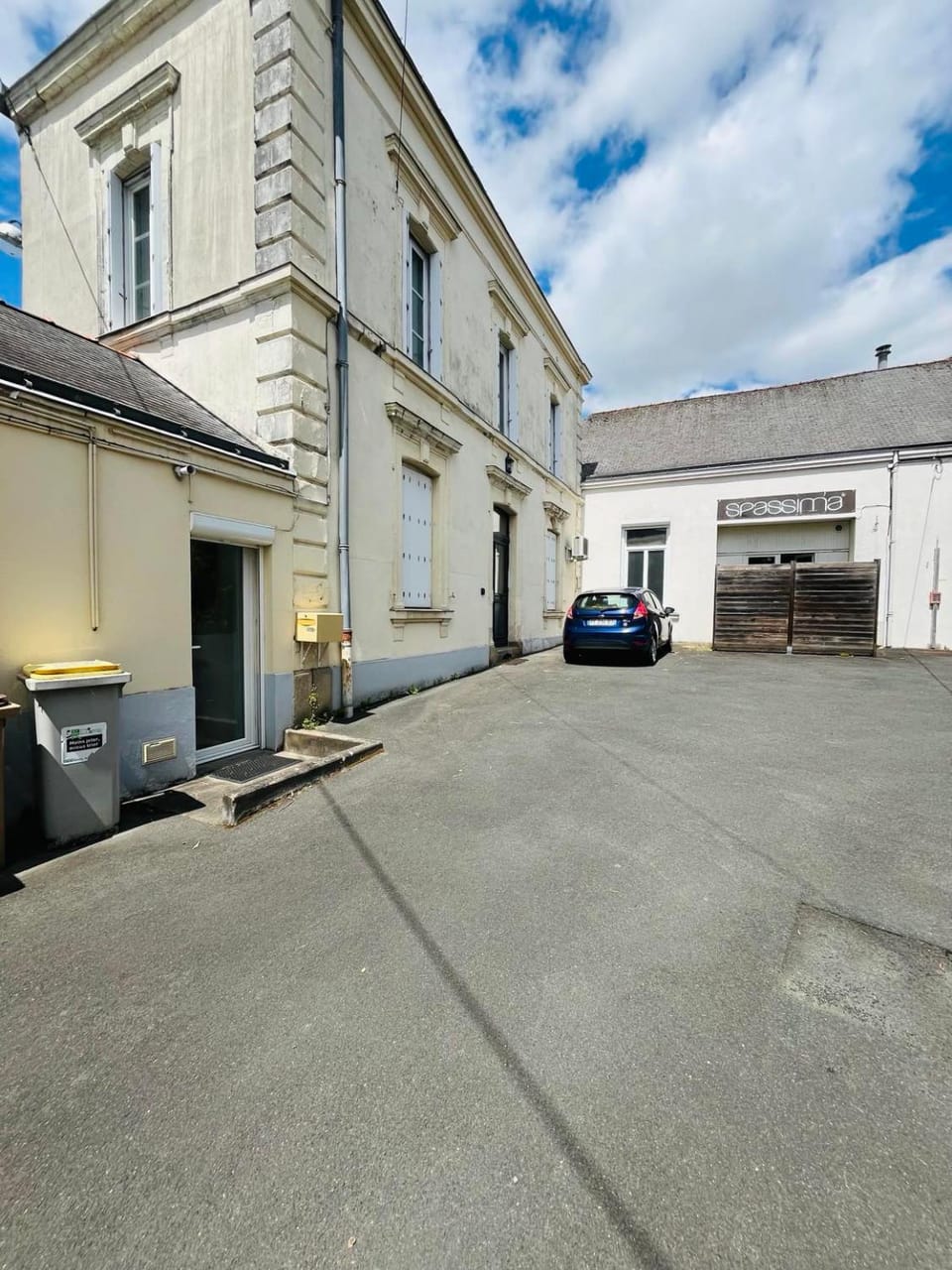 Property building, Parking