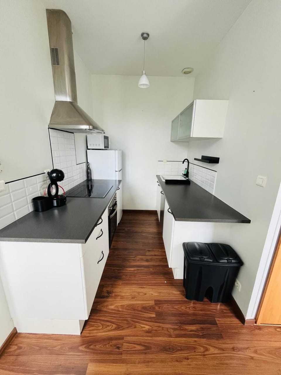 Kitchen or kitchenette, dishwasher, stove