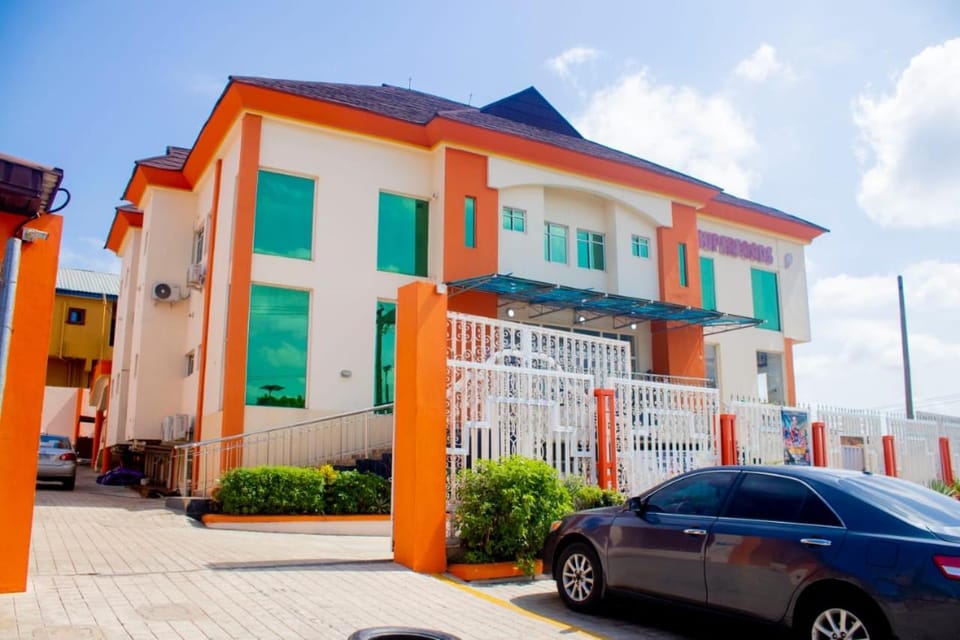 Property building, Restaurant/places to eat