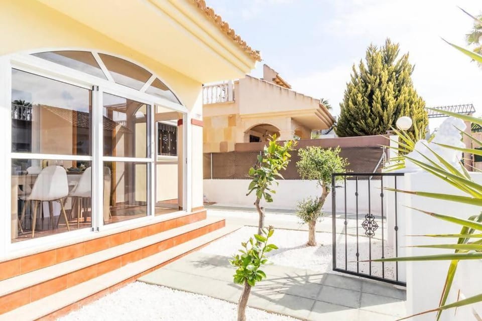 Villa Pink Villamediterraneo Villa in Torrevieja