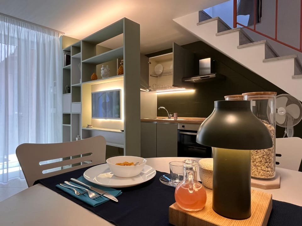 TV and multimedia, Coffee/tea facilities, Kitchen or kitchenette, Living room, Dining area