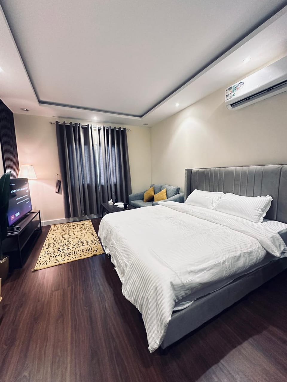 Communal lounge/ TV room, TV and multimedia, Photo of the whole room, Bedroom, air conditioner