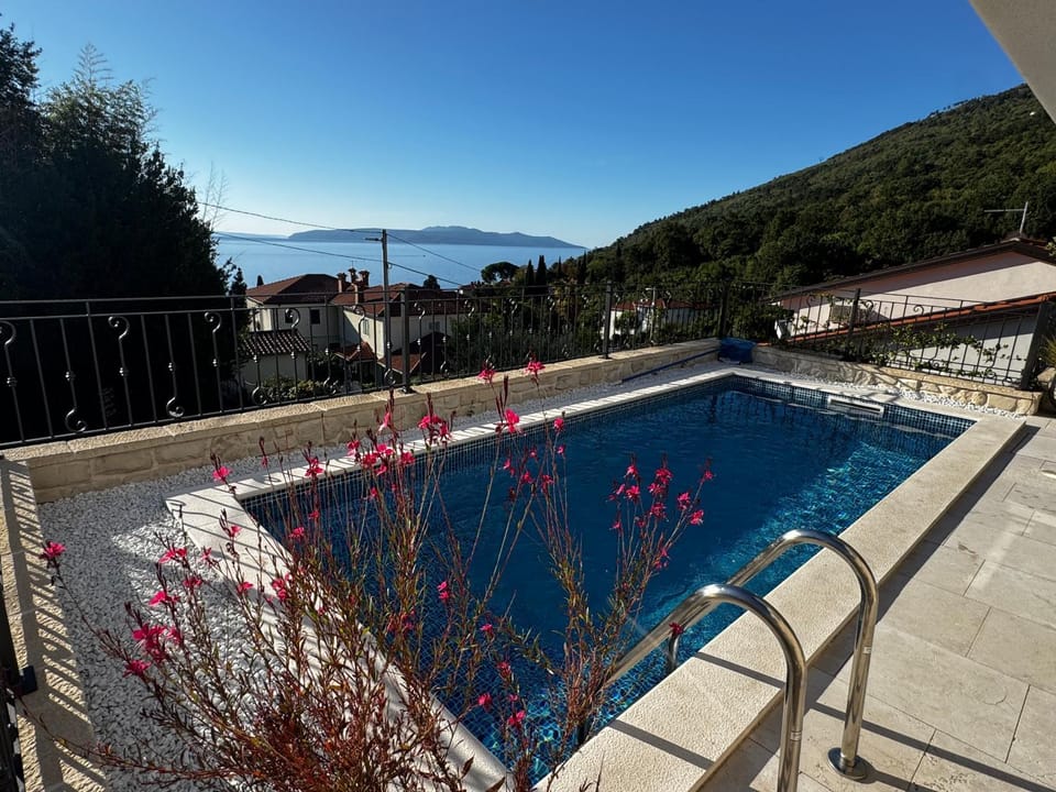 Sea view, Swimming pool