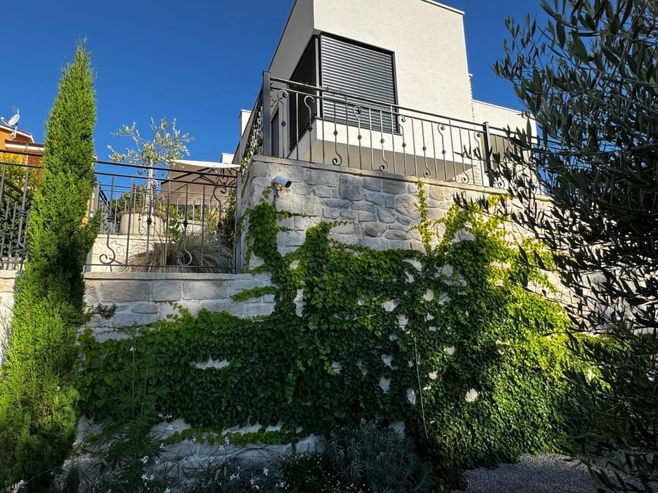 Property building, Garden