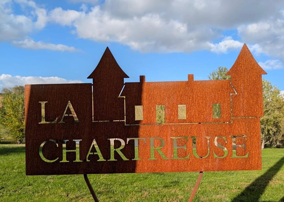 Gîte La Chartreuse avec piscine House in Nouvelle-Aquitaine