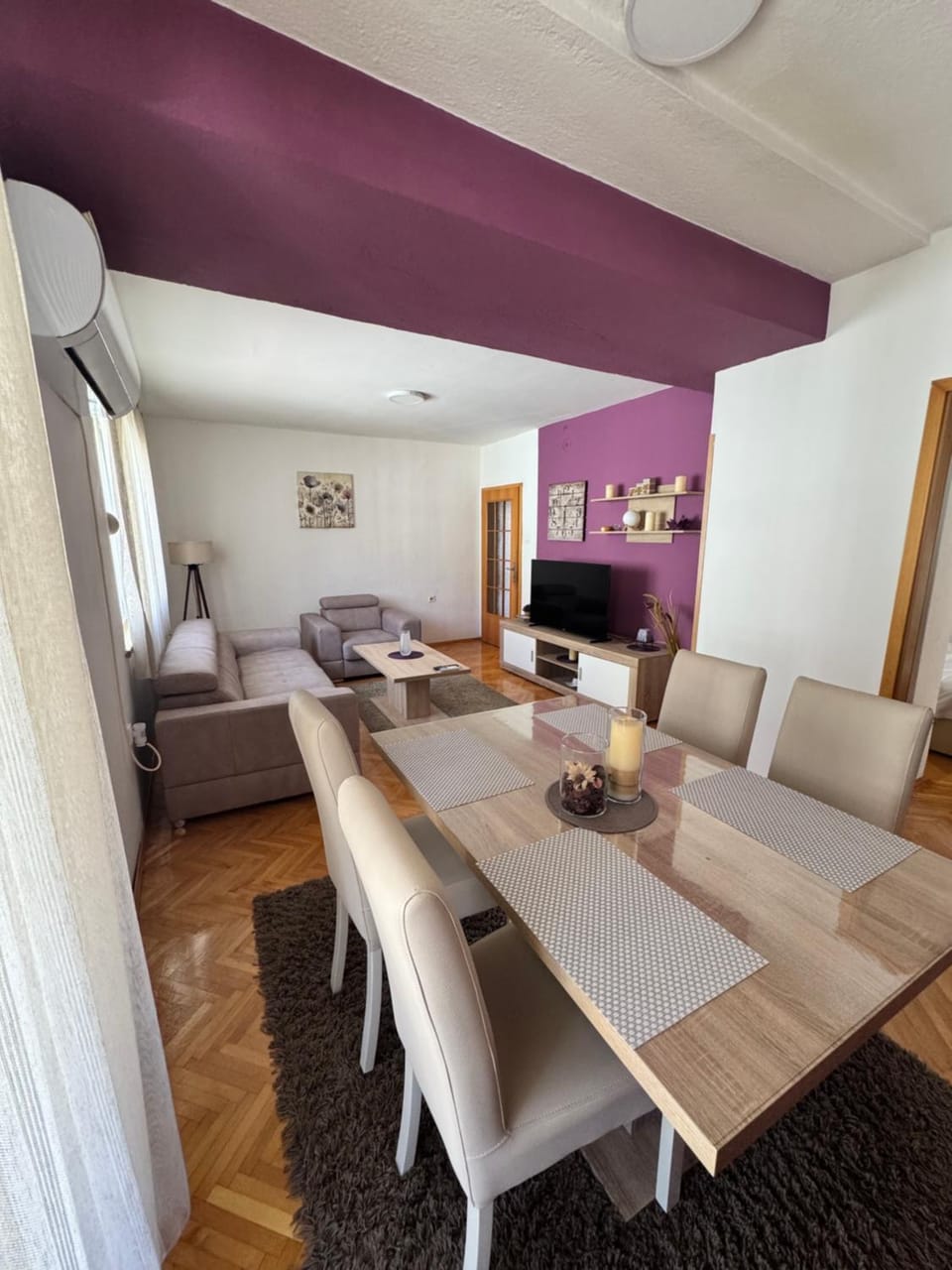 TV and multimedia, Living room, Photo of the whole room, Dining area