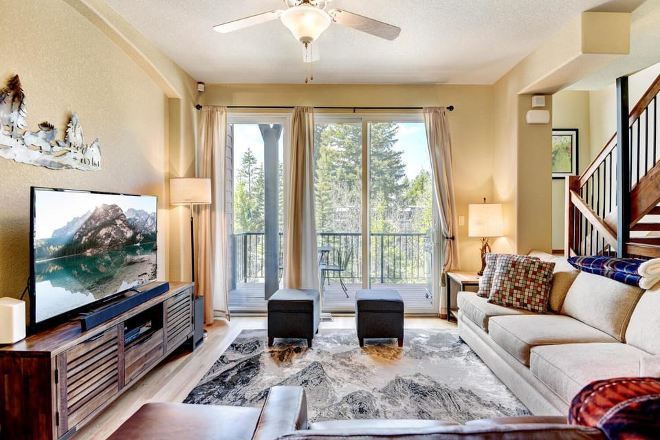 Patio, Living room