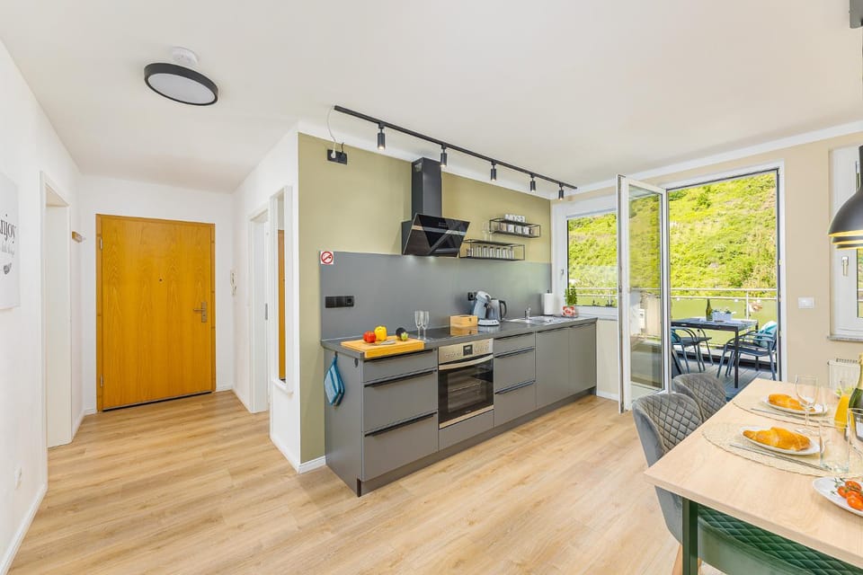 Kitchen or kitchenette, Seating area, Dining area