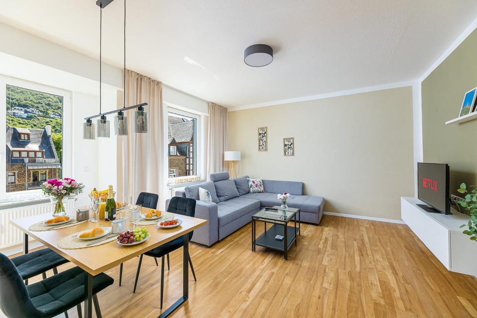 Communal lounge/ TV room, TV and multimedia, Living room, Seating area