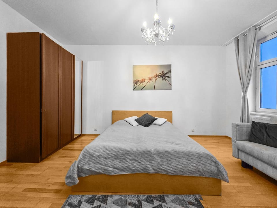 Three-Bedroom, Three King-Size Bed Retreat Apartment in Vienna