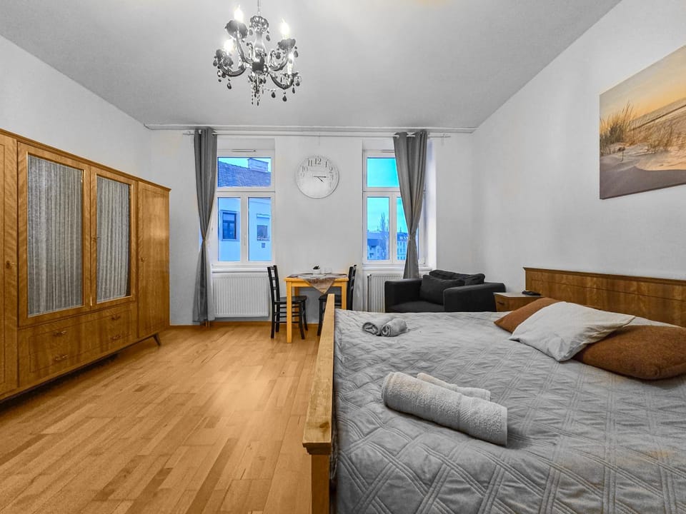 Three-Bedroom, Three King-Size Bed Retreat Apartment in Vienna