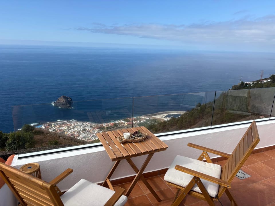 Patio, Day, Natural landscape, View (from property/room), Balcony/Terrace, Dining area, Sea view