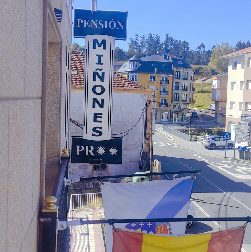 Pensión Residencia Miñones Bed and Breakfast in Terra de Soneira