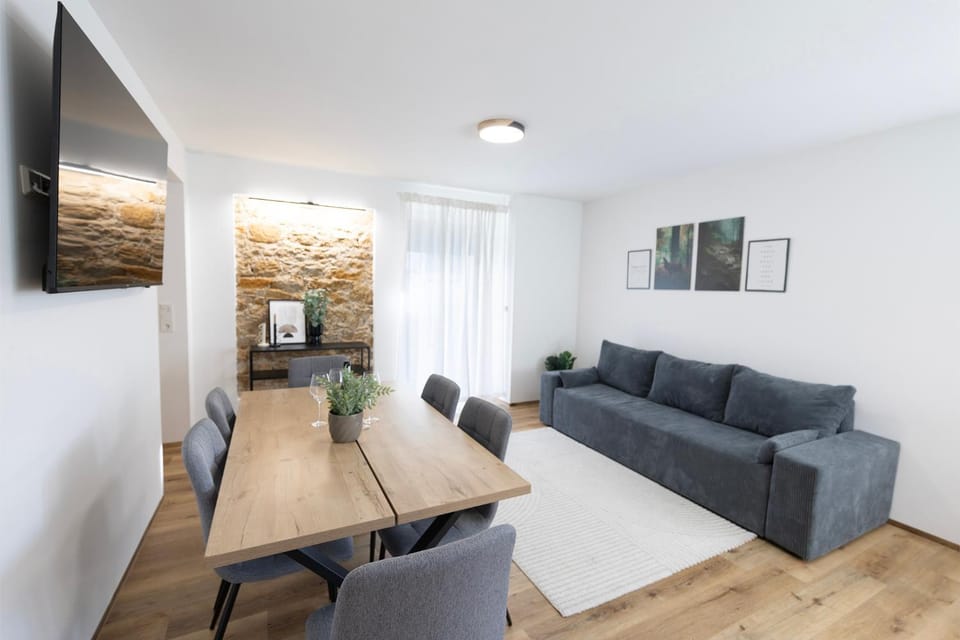 TV and multimedia, Living room, Seating area, Dining area, Evening entertainment