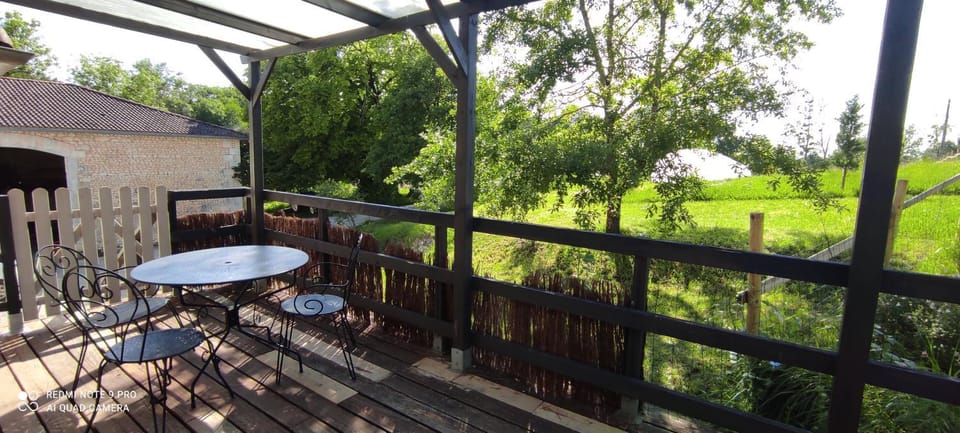 View (from property/room), Balcony/Terrace, Dining area, Garden view