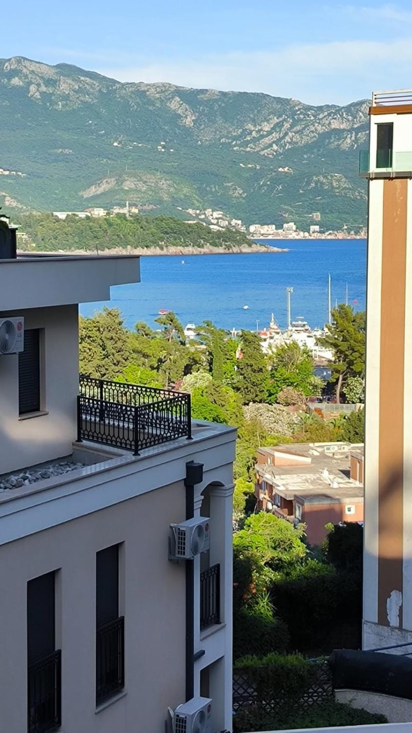 Mountain view, Sea view