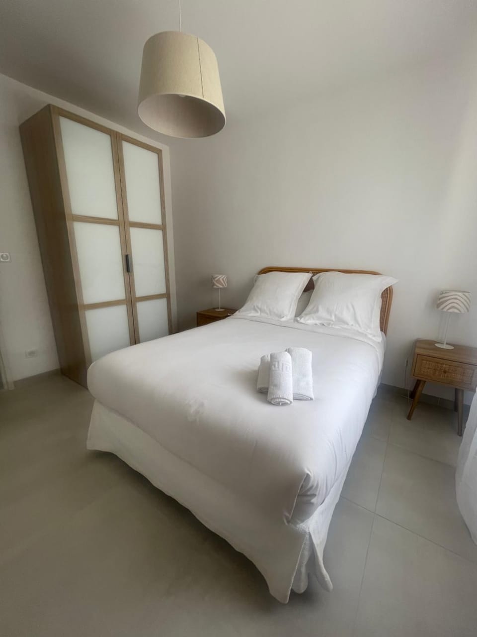 Bed, Photo of the whole room, towels, wardrobe