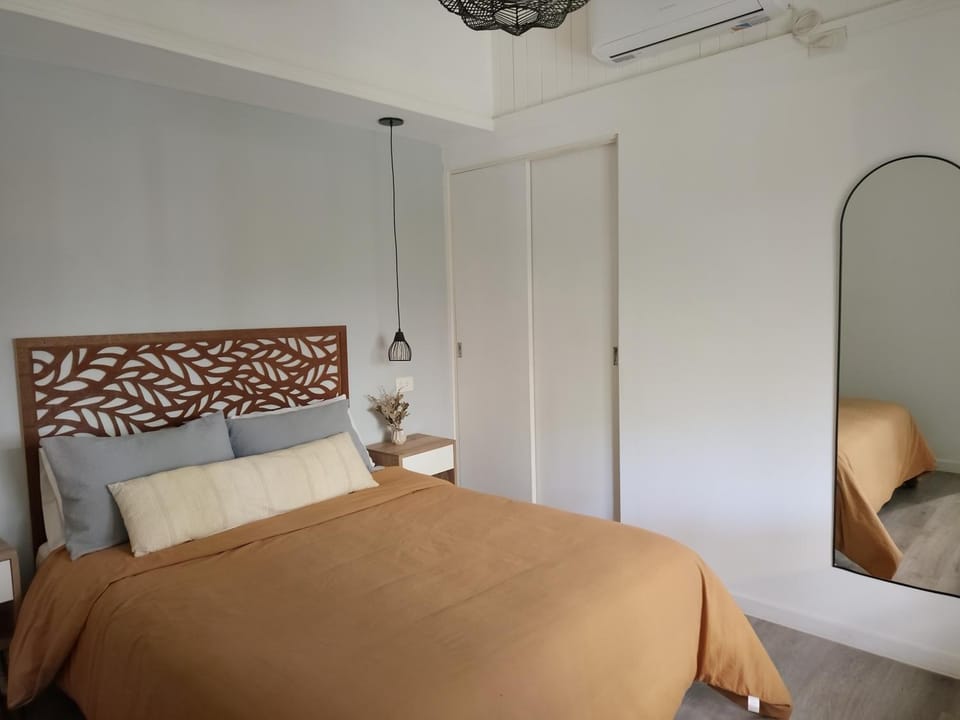 Bed, Photo of the whole room, Bedroom, wardrobe, air conditioner