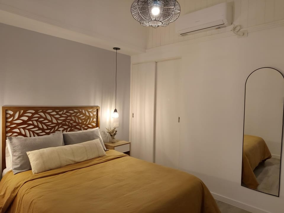 Bed, Photo of the whole room, Bedroom, wardrobe, air conditioner